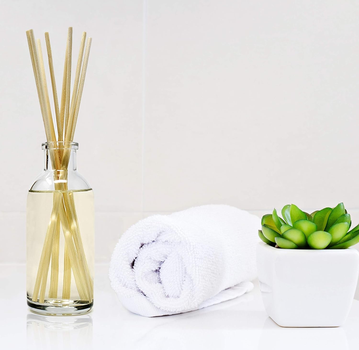 Gardenia Scented Oil Reed Diffuser Refill | Includes a Free Set of Reed Sticks! Jasmine, Ylang Ylang, Tuberose & Amber Notes | 4 Oz